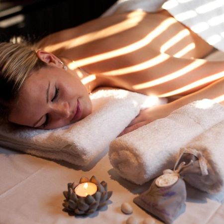 Wellness Hotel Zlata Lipa เดชชิน ภายนอก รูปภาพ