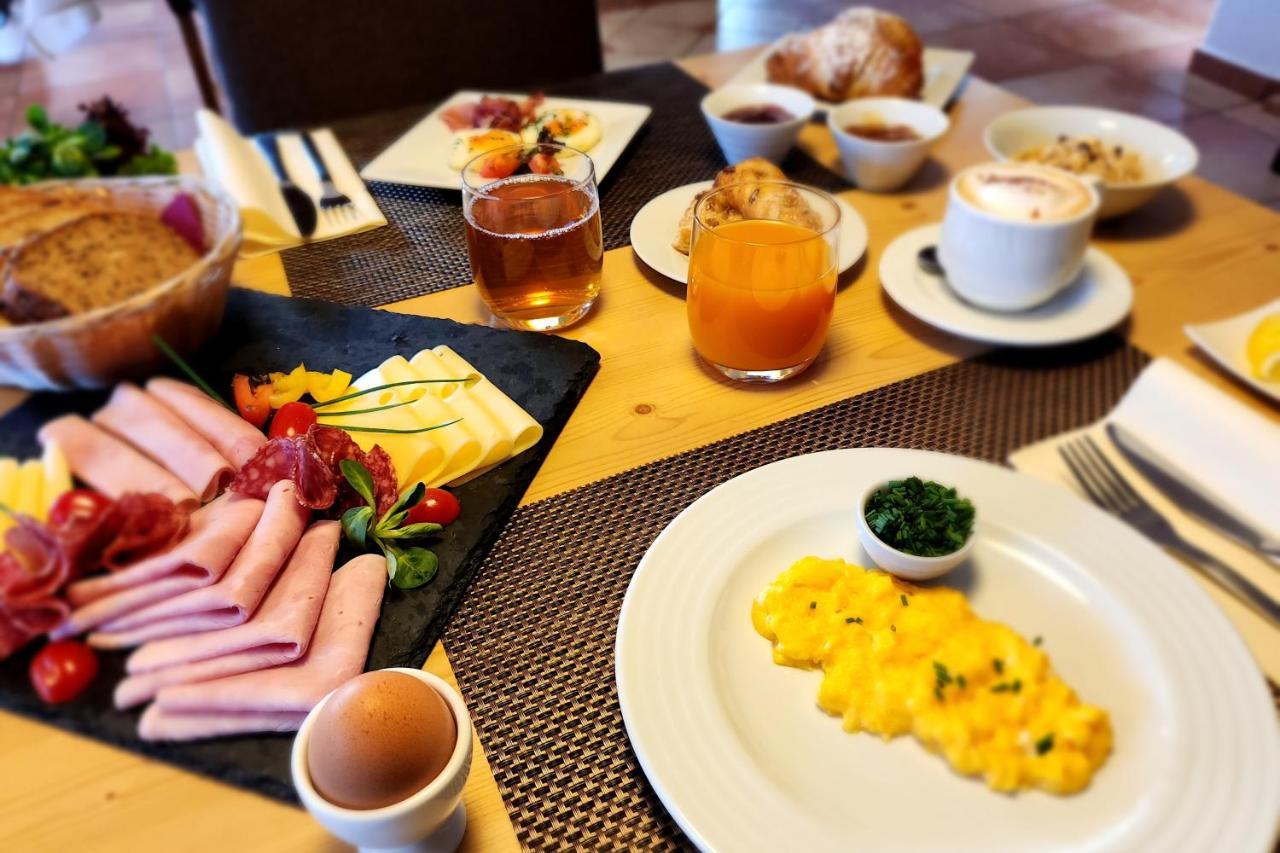 Wellness Hotel Zlata Lipa เดชชิน ภายนอก รูปภาพ