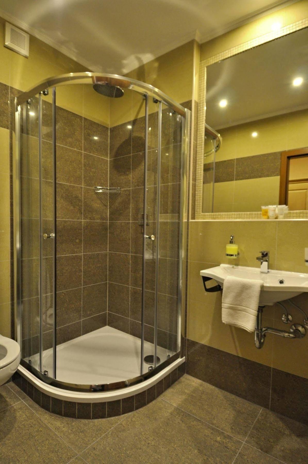 Wellness Hotel Zlata Lipa เดชชิน ภายนอก รูปภาพ