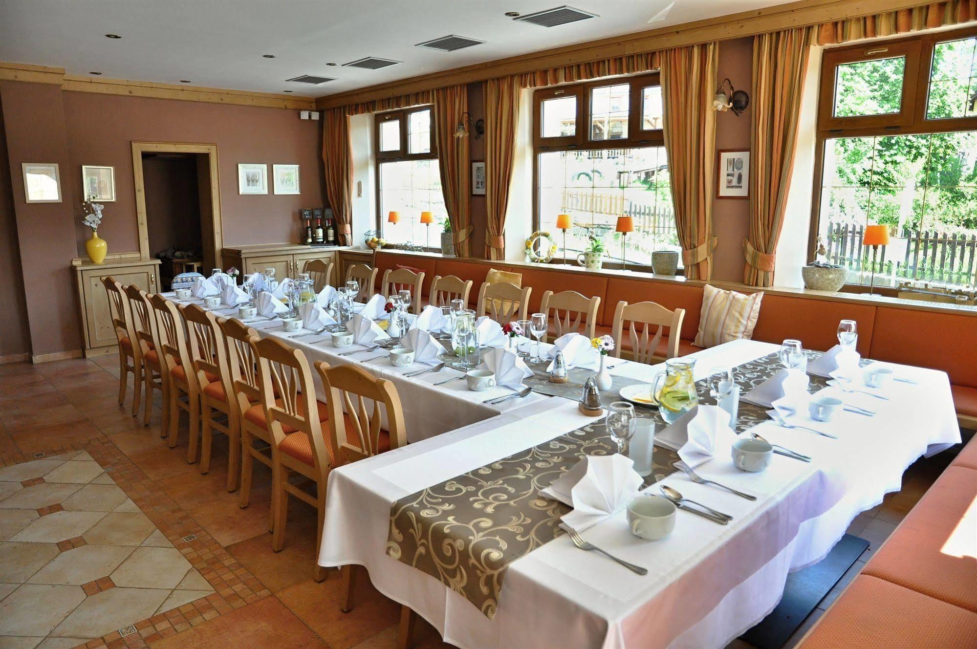 Wellness Hotel Zlata Lipa เดชชิน ภายนอก รูปภาพ